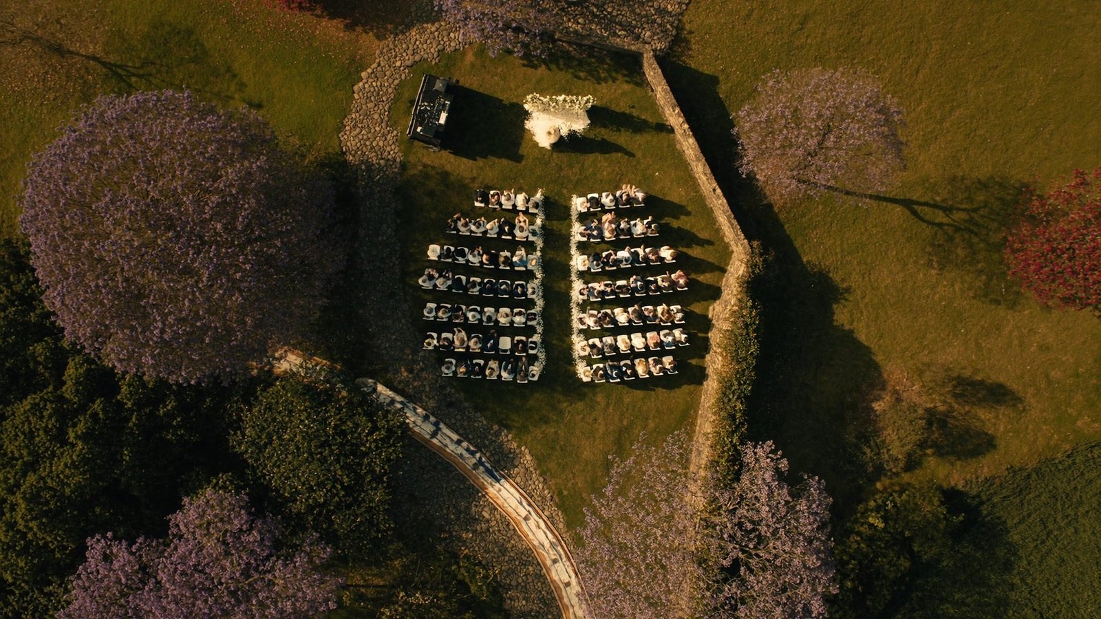 Vista aérea de una ceremonia en una hacienda